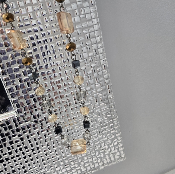 Elegant Beaded Necklace with Gold and Black Accents - Picture 2 of 2